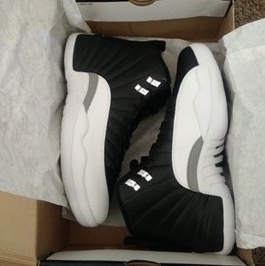 Air Jordan 12 playoffs DS never worn sz 9.5